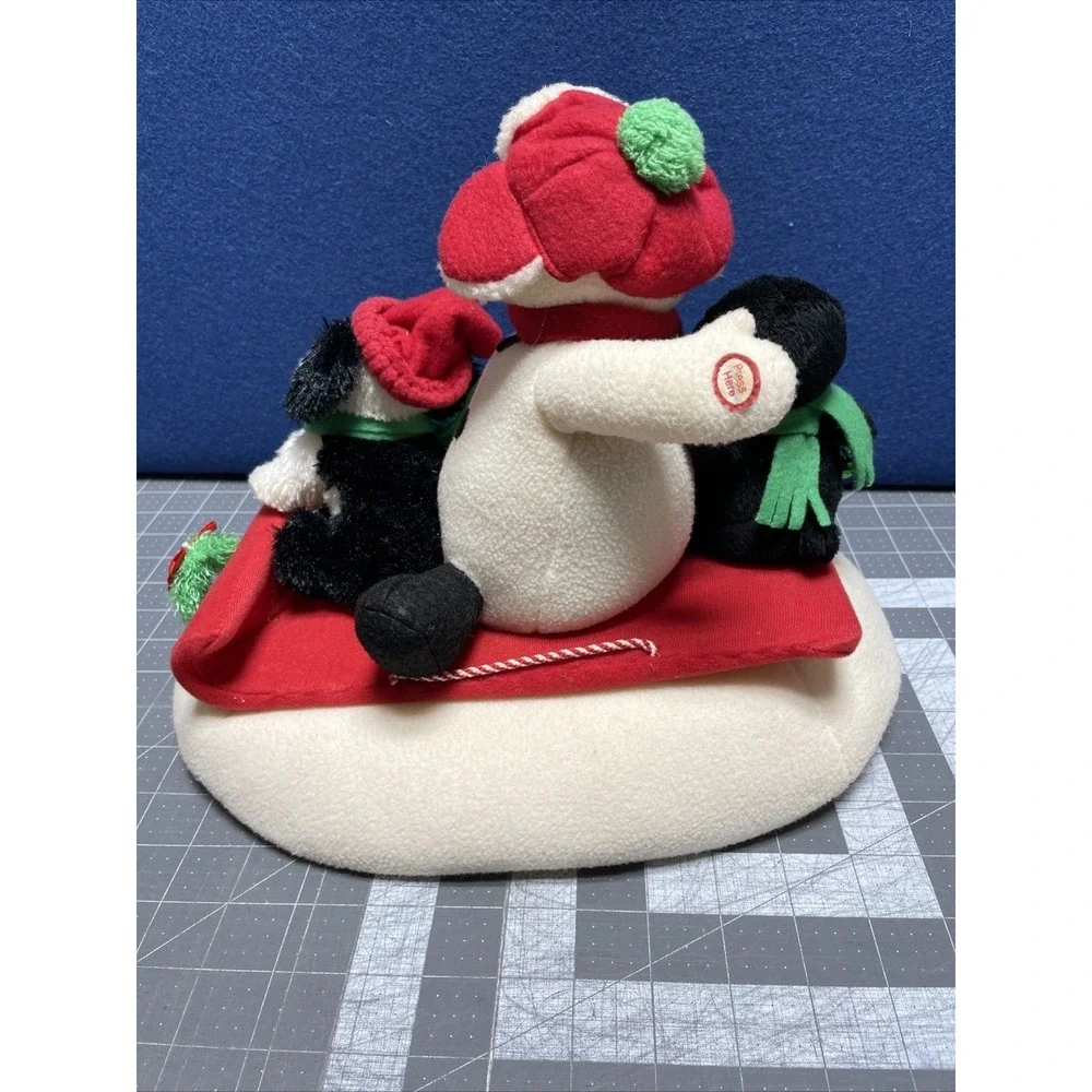 Hallmark 2007 Jingle Pals Snowman Sleigh‎ Musical Animated Sled Penguin Dog Flaw